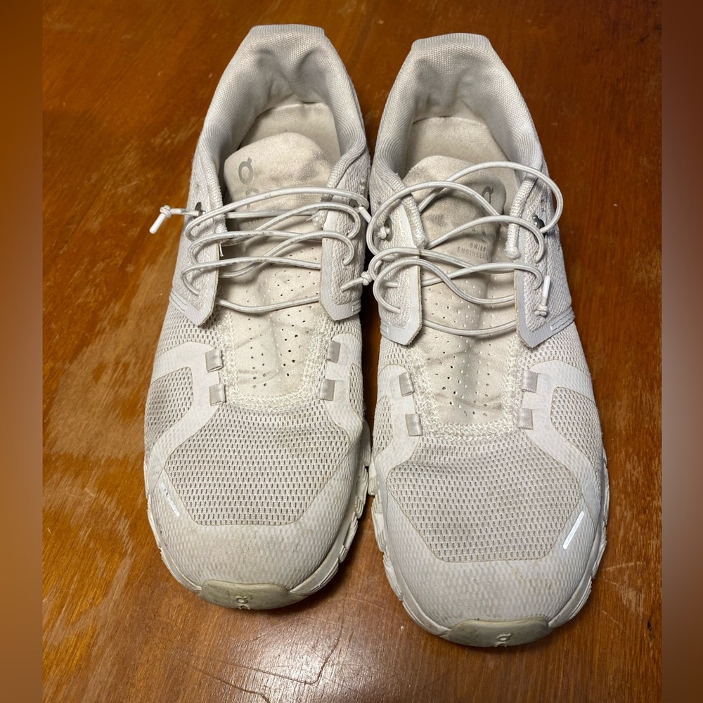 OC ONCLOUD’S white womens 8.5